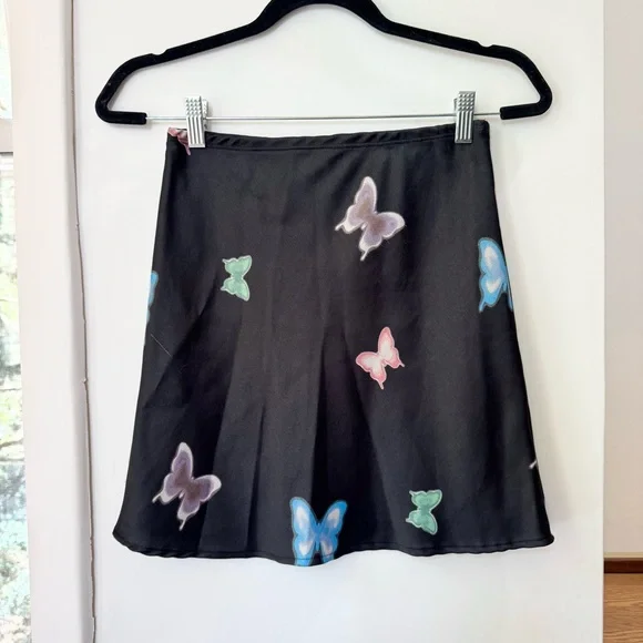 Lisa Says Gah Michelle Butterfly Mini Skirt Satin Black Medium - Picture 3 of 12